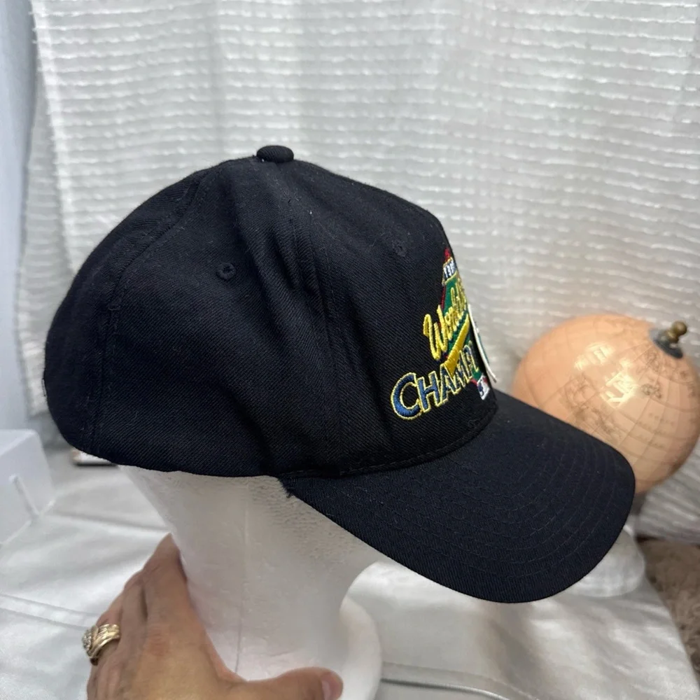 (W4) Champions Black Cap vintage 1997 World Series